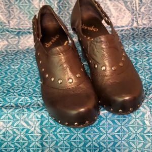 Dansko Ladies black leather w/studs size 37 EUC